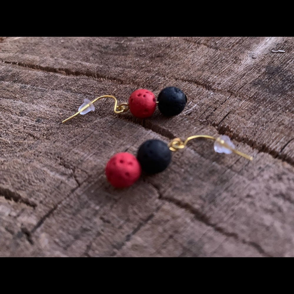 BLACK RED 8 MM LAVA STONE EARRINGS